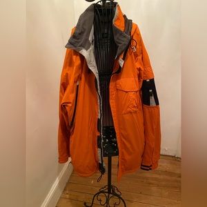 Windbreaker/rain jacket